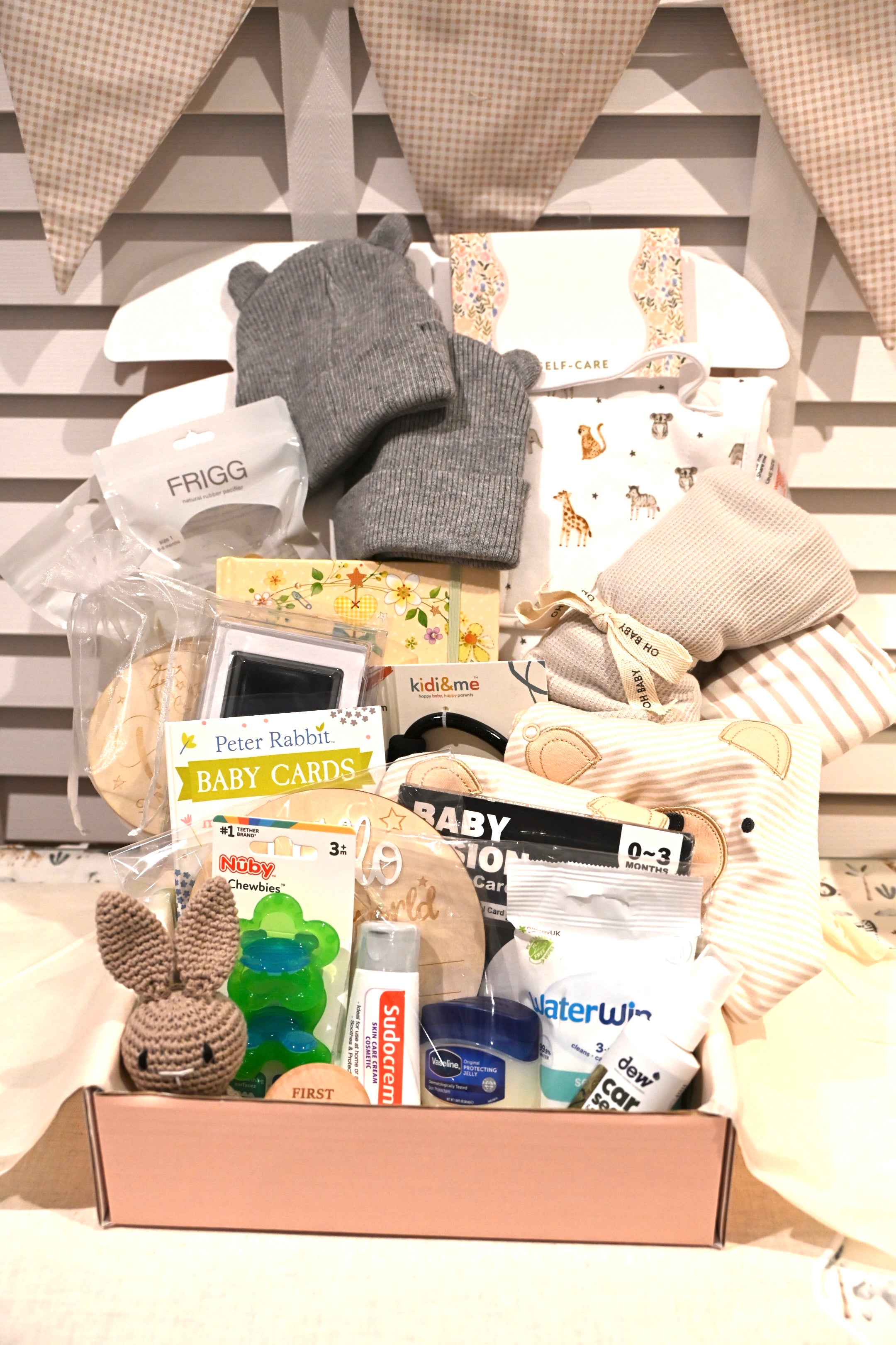 Twins Neutral 20 Ball Mystery Bundle + 2 Baby Grows